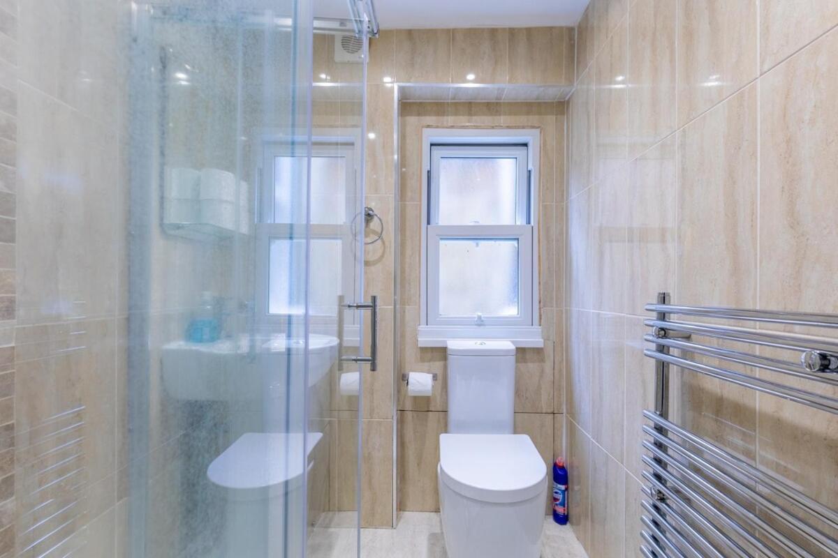 Spacious 1bd Flat 10 Mins From Battersea Park! Apartment