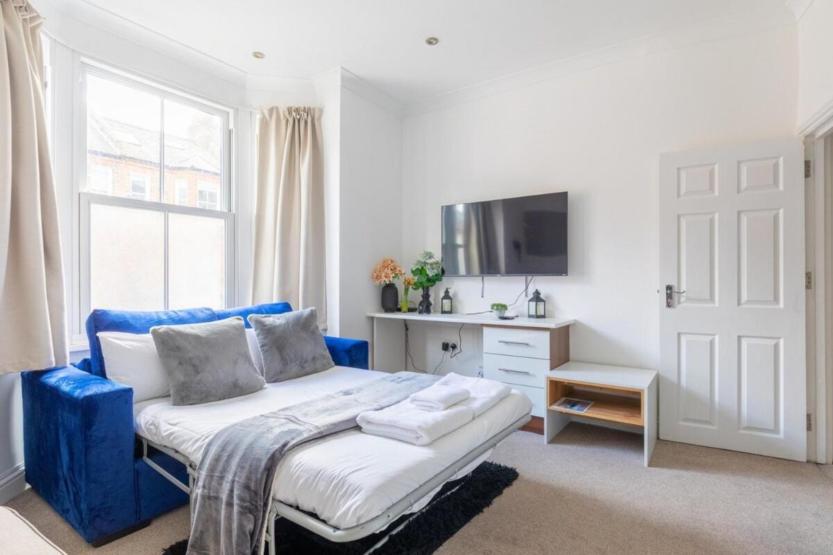Spacious 1bd Flat 10 Mins From Battersea Park! *