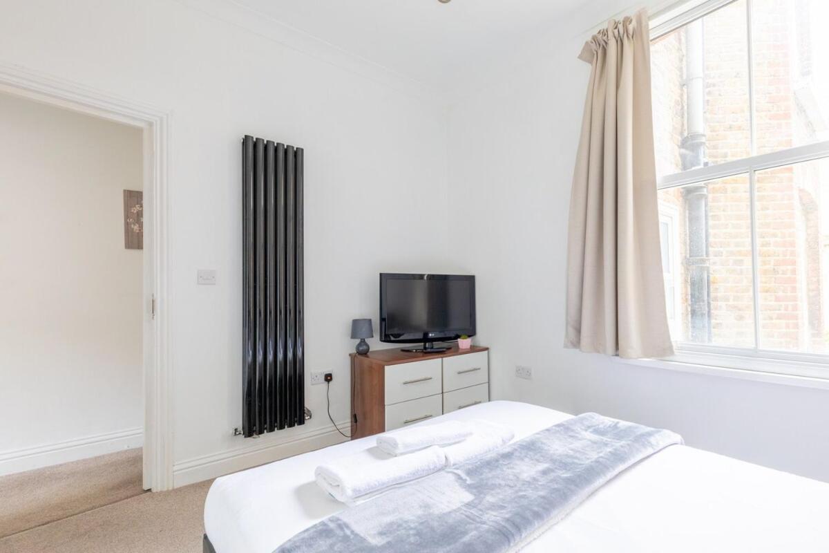 Apartment Spacious 1bd Flat 10 Mins From Battersea Park! *
